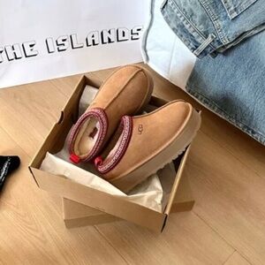 UGG Women's Tan and Red Slippers
